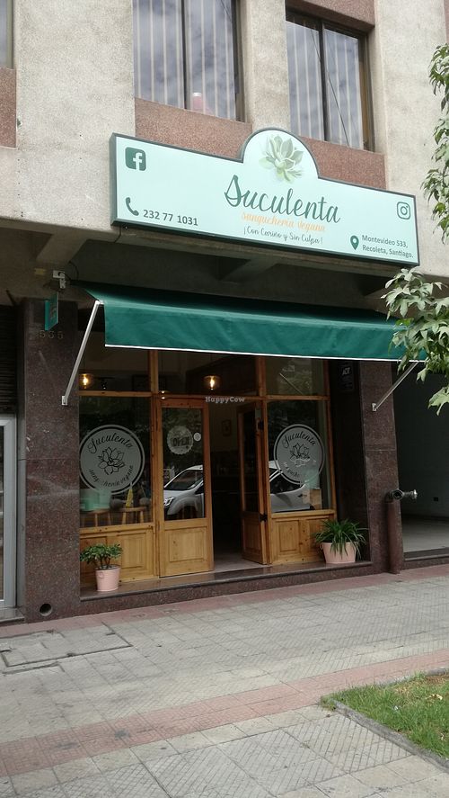 Nuestra hermosa fachada! at Suculenta Sangucheria Vegana in Santiago