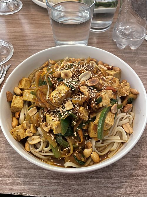 La Indonesia with tofu  at Cafe del Mundo in La Paz