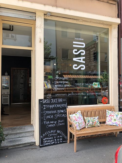Front door at Sasu Juice Bar in Zurich
