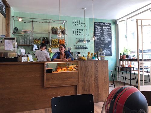 Friendly staff  at Sasu Juice Bar in Zurich