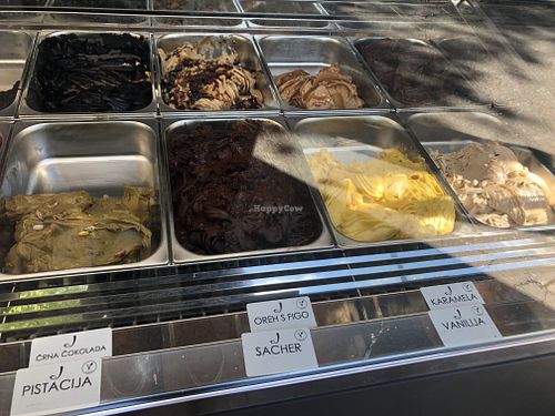 Vegan flavors at Mini Cafe Golf in Ljubljana