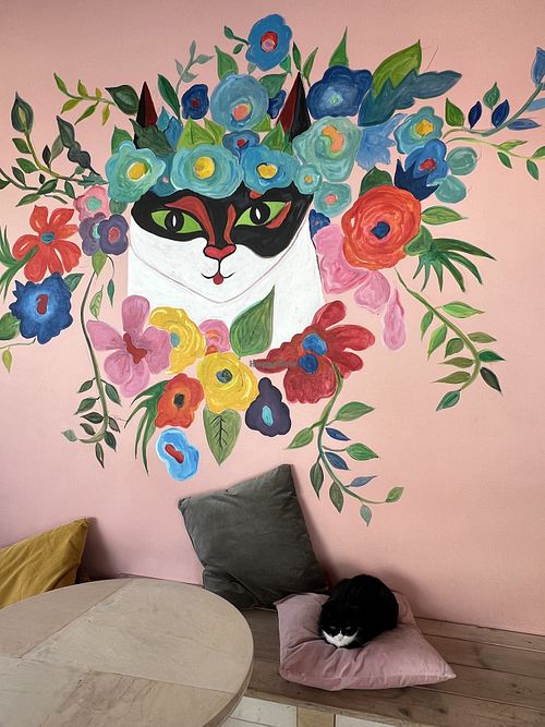 Cute mural,  cute cat  at Kattakaffihusid in Reykjavik
