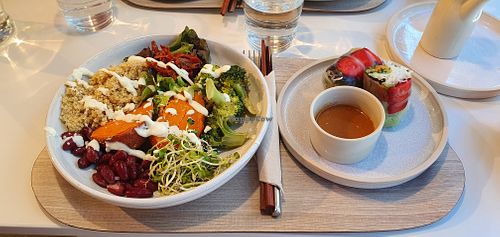 Lunch bowl and summer roll at Vegoshi in Helsinki