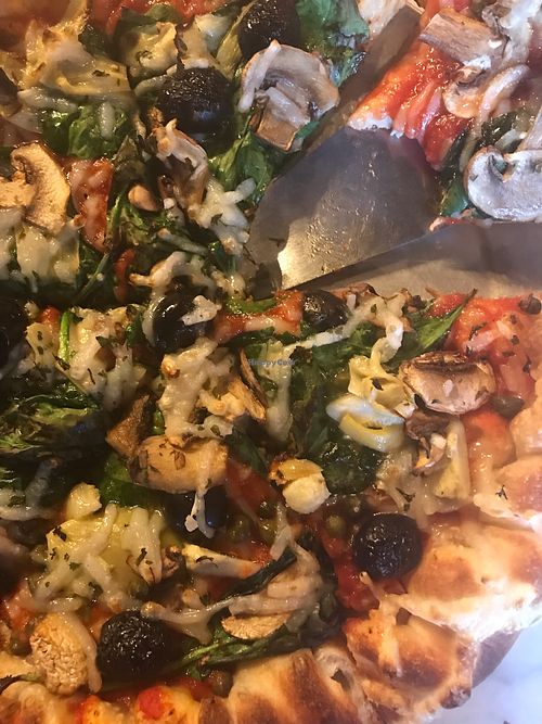 Spinach, capers, artichoke, mushroom, black olive - good! at Grateful Head in Hot Springs