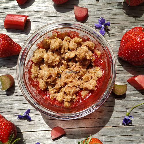 Rhubarb and strawberry Crumble at Delikaktus in Loerrach