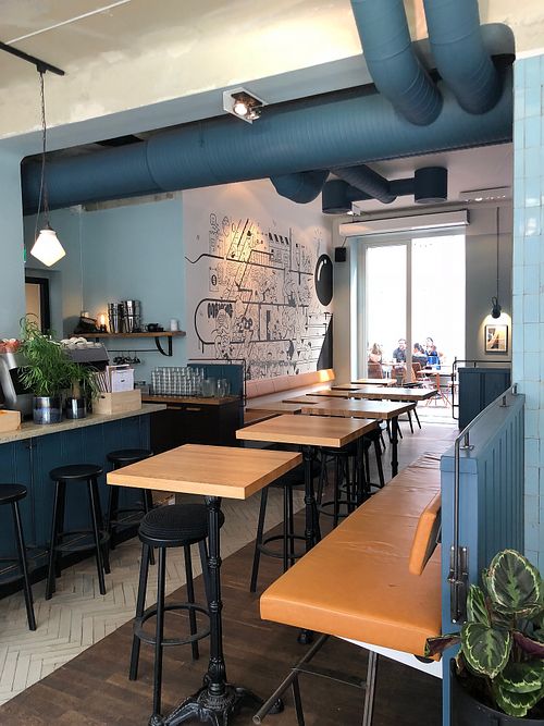 Contemporary urban style at Creperie de Mari in Oslo