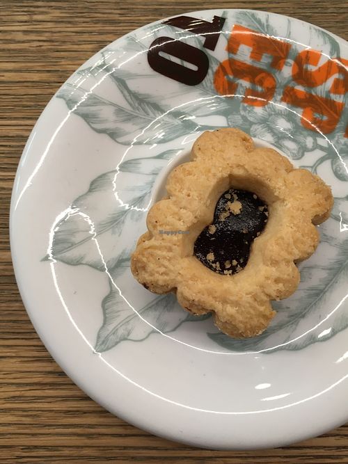 Vegan cookie at Wellness Fruit Bar in Asti