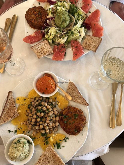 Two healthy, delicious veganized dishes: "Le Déjeuner sur l'herbe" and "Au bord de la rivière" at Chez Alice Salon de thé in Saint-germain-en-laye