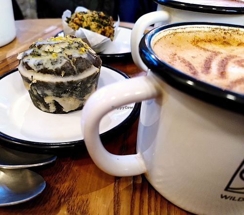 Pistachio cake + Chocolate Chaga Latte at Wild & The Moon - Amelot in Paris