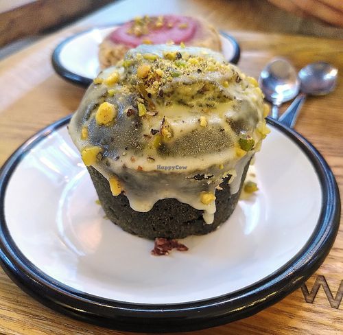 Pistachio cake at Wild & The Moon - Amelot in Paris