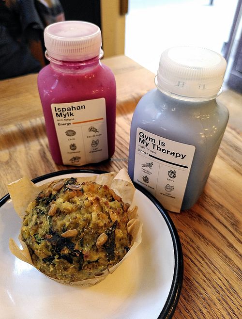 Drinks + Green Muffin at Wild & The Moon - Amelot in Paris