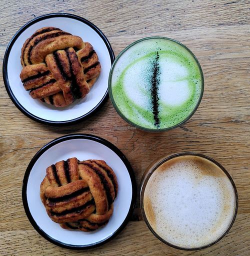 Babka rolls + Lattes at Wild & The Moon - Amelot in Paris