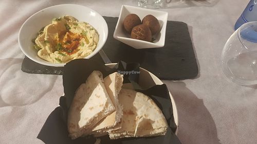 Hummus, falafel and pita at Sabores de Sandra in Mallorca
