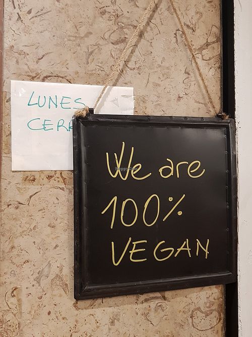 "we are 100% vegan" 💚💚💚 at Sabores de Sandra in Mallorca