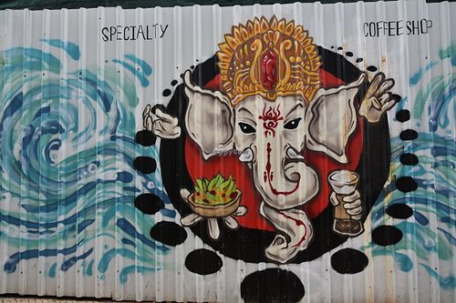 Wallpaint in the outside tables at Casa das Tres in Ericeira