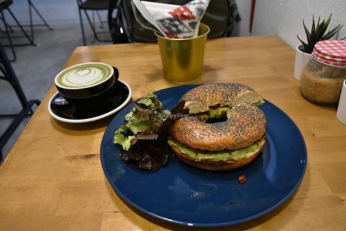 Macha coffe and vegan baggle (avocado paste and couricho) at Casa das Tres in Ericeira