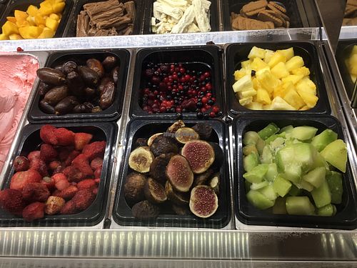 Fruit toppings at Jeff Gelato in Tel Aviv