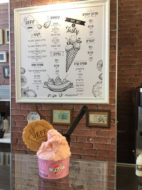 Vegan red grapefruit flavor at Jeff Gelato in Tel Aviv