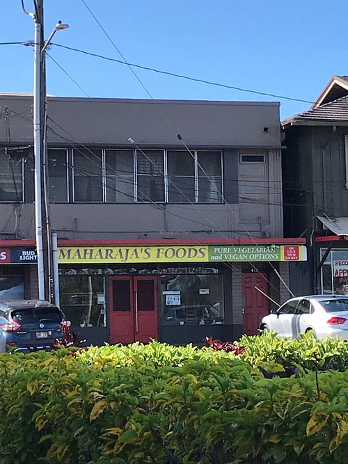 Outside at Maharaja's Foods in Wahiawa