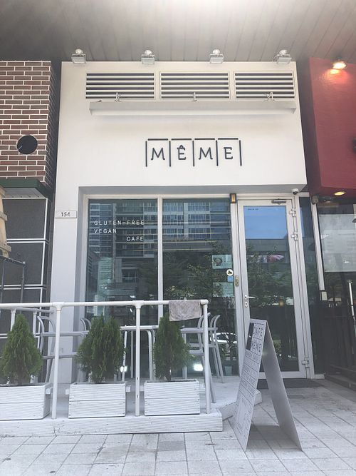 Shop entrance at Cafe Meme in Incheon