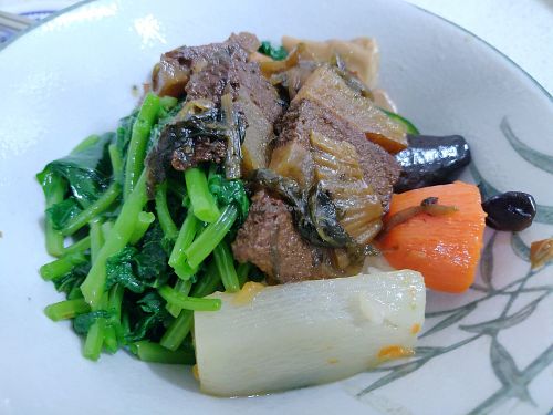Stewed veggies in a bowl at Zhēn Jiā SùShí 珍佳素食 in Toucheng