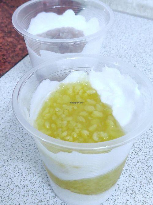 Coconut cream desserts at Zhēn Jiā SùShí 珍佳素食 in Toucheng