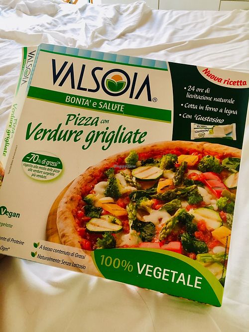 Vegan frozen pizza at Deco Gourmet in Cefalu