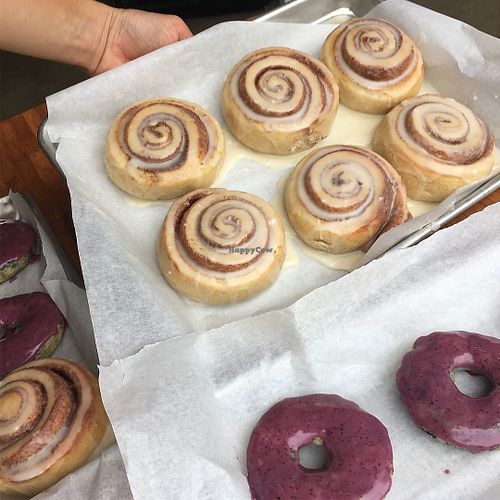 Vegan Blueberry Cake Donuts (Baked!) and Vegan Cinnamon Rollls at Verde in Hopewell