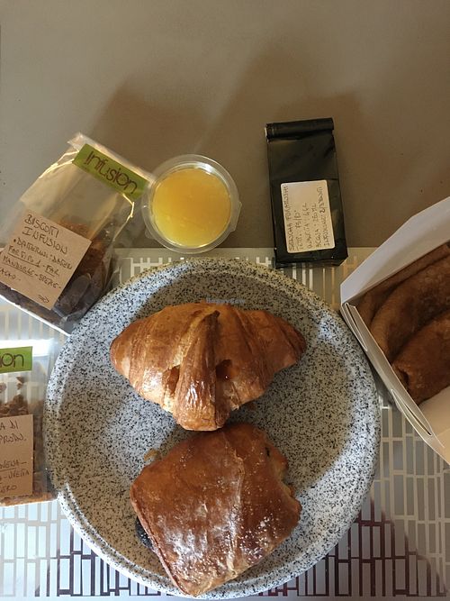 Take-away vegan breakfast  at Infusion Café in Turin