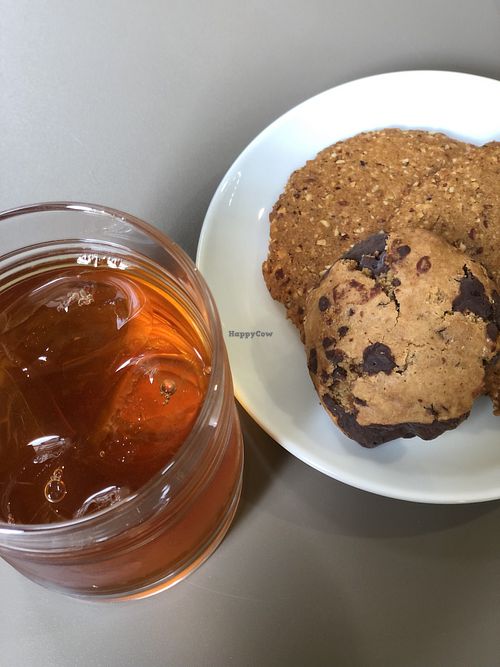 Cold tea, vegan hazelnut and chocolate cookies  at Infusion Café in Turin