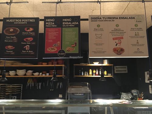 The menu at Yolo Pizza in Valencia