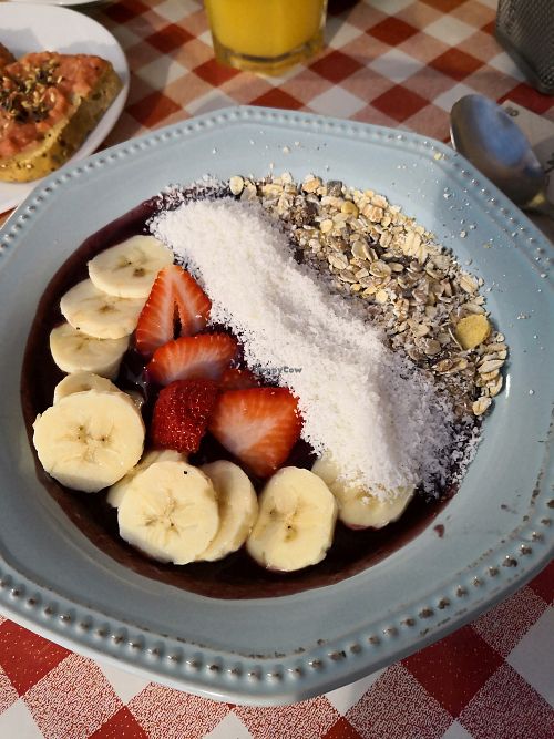 Açai bowl at Alabama Cafe in San Sebastian