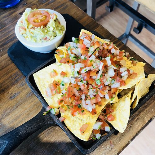 Nachos with guacamole at Amarre 69 in Barcelona