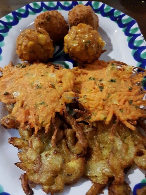 Surtido de frituras :
Falafels, bolitas de maíz, zanahorias, cebollas at El Piano in Granada