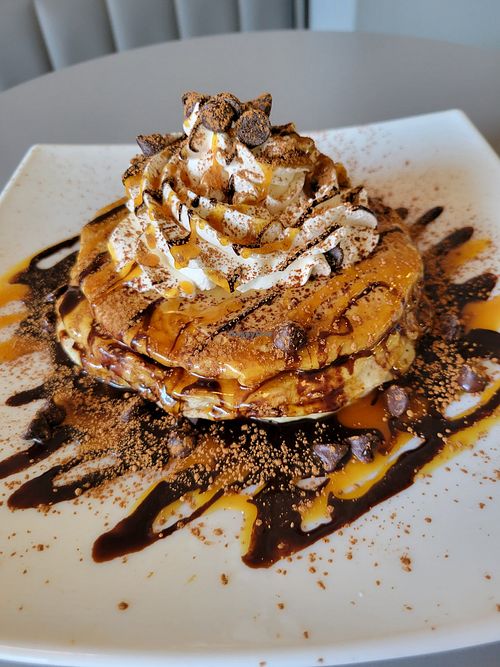 Snickers pancakes at Gia Vegan Pastries in San Pedro