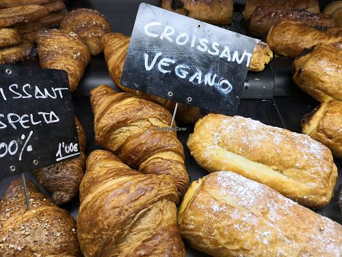 Croissants veganos at Panadería Pastelería Lugra in Ourense