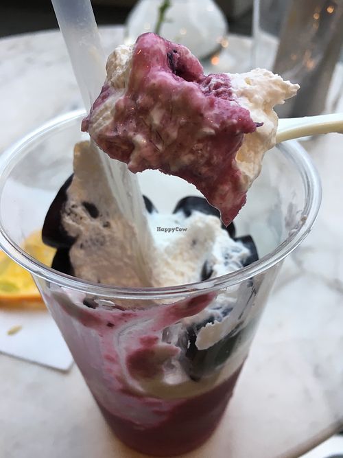 Seasonal BonBon parfait: Kyohou (巨峰 Japanese grapes) with soy whip cream at Elle Cafe Aoyama in Tokyo