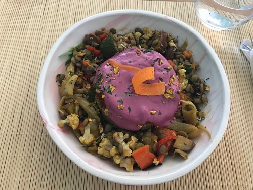 Hambúrguer de amaranto com lentilhas at Surya Cafe in Portimao