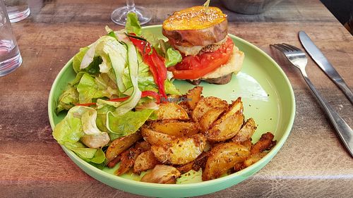 Burger (gluten free) at Biofoodies Cafe in Toulouse