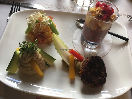 vegan breakfast choices at Glüxfall in Salzburg