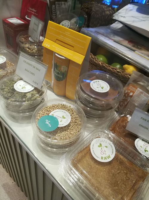 Vegan and raw snacks at Moss in Mallorca