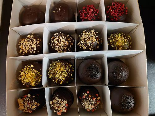 Vegan cream buns at Emils Chokolade in Soro