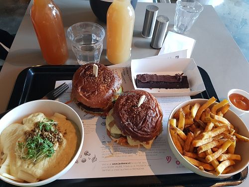 Everything together 💚😋 at Jack Bean - Kruisplein in Rotterdam