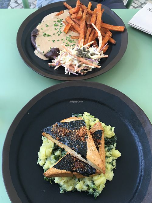 From top to bottom : seitan steak with sweet potato fries, tofu à la "lagareiro" at The Green Affair - Saldanha in Lisbon