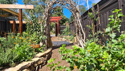 Garden, tables available outside at Nevedya in Upwey