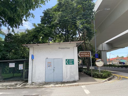 Opposite  at Sui Yuan Zhai 随缘斋 in Central Singapore