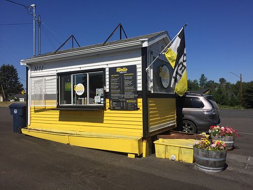 Food Cart at Hello Waffle - Food Stand in Camas