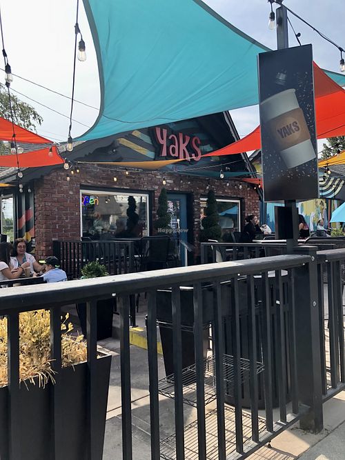 Front patio  at Yaks in Mount Shasta