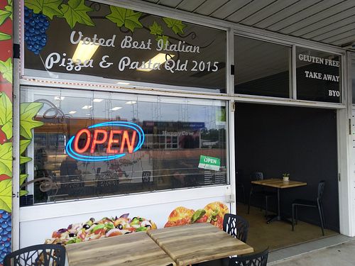 Shop front - parking just out front at Italia Pizza & Pasta in Currimundi