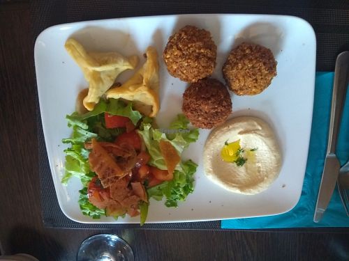 Assiette vegetarienne 10 euros at Chez Bacchus in Lille